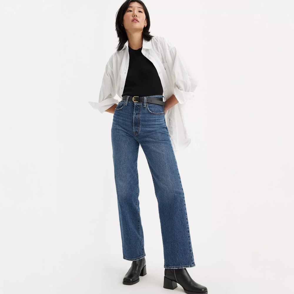 Levi's Women's Mid Blue Ankle Cropped Straight Jeans